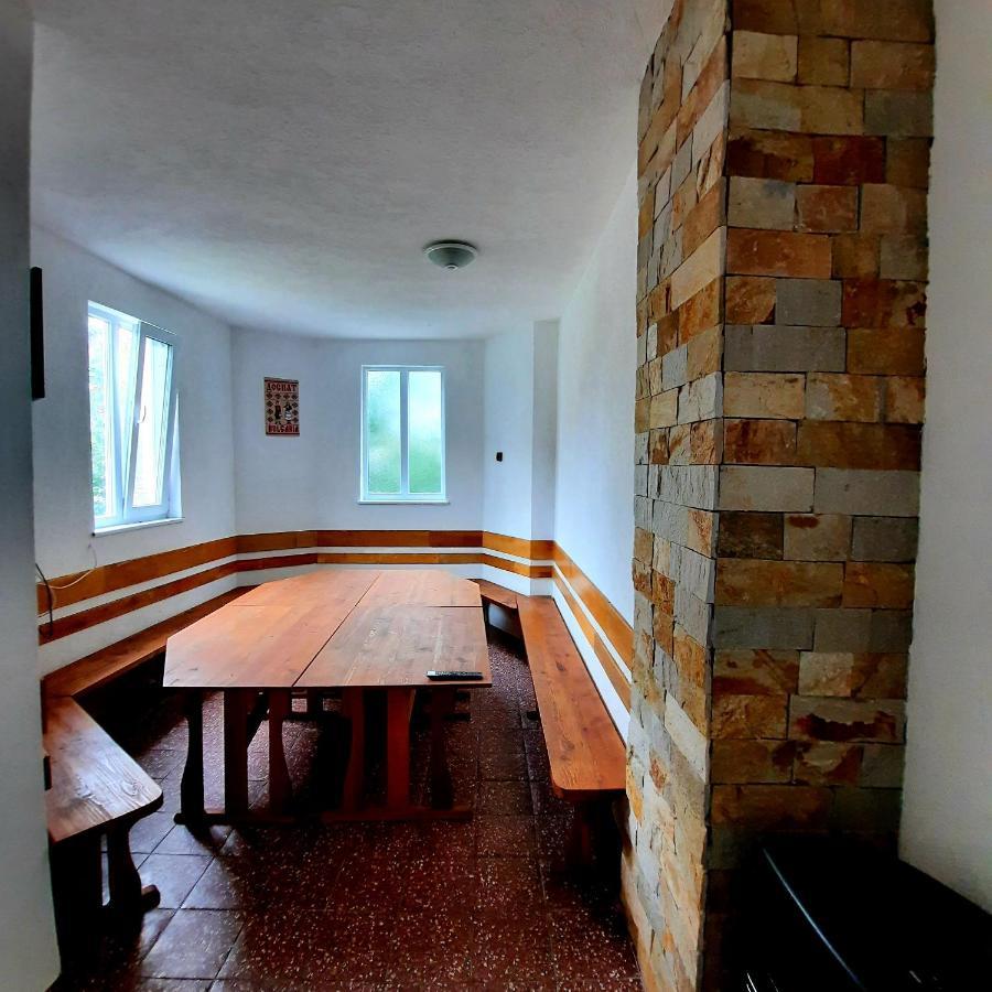 Guesthouse Classic Dospat Eksteriør billede